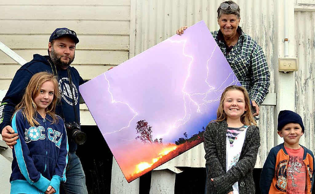 Grant Rolph and his kids Lauren, Chelsea and Charlie deliver the impressive canvas photo of the lightning strike in Pratten (taken by Grant for Higgins Storm Chasing) to Diane Lawlor to use in the monster raffle fundraiser for Pratten residents. Grant Rolph and his kids Lauren, Chelsea and Charlie deliver the impressive canvas photo of the lightning strike in Pratten (taken by Grant for Higgins Storm Chasing) to Diane Lawlor to use in the monster raffle fundraiser for Pratten residents.
